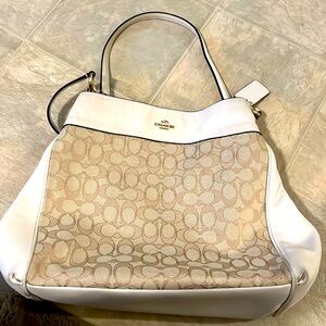 COACH Lexy Shoulder Bag in Outline Signature khaki/chalk F57612
